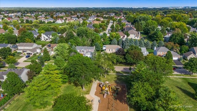 505 Moose Lake Drive, North Aurora, IL 60542