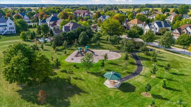 505 Moose Lake Drive, North Aurora, IL 60542