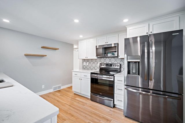 1266 E Green Lake DRIVE, West Bend, WI 53090