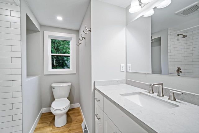 1266 E Green Lake DRIVE, West Bend, WI 53090