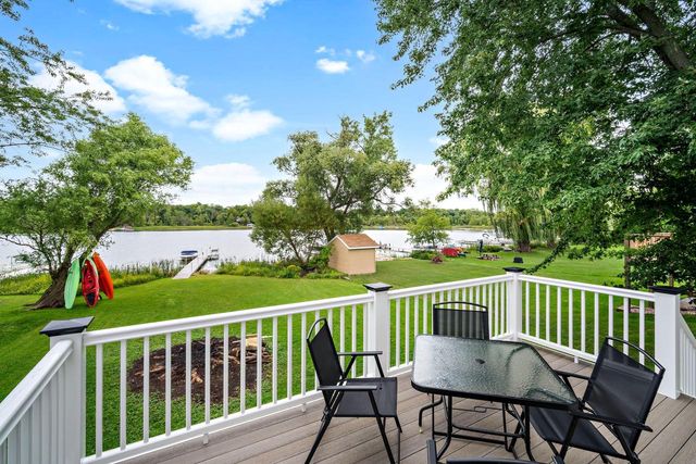 1266 E Green Lake DRIVE, West Bend, WI 53090