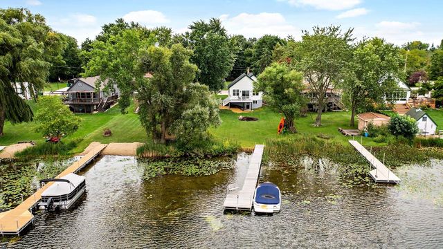 1266 E Green Lake DRIVE, West Bend, WI 53090