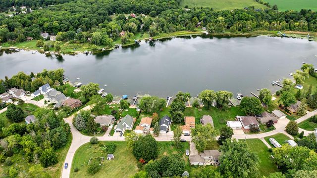 1266 E Green Lake DRIVE, West Bend, WI 53090