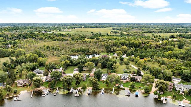 1266 E Green Lake DRIVE, West Bend, WI 53090