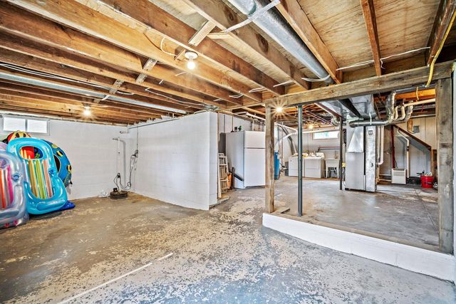 1266 E Green Lake DRIVE, West Bend, WI 53090