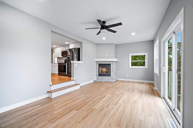 1266 E Green Lake DRIVE, West Bend, WI 53090