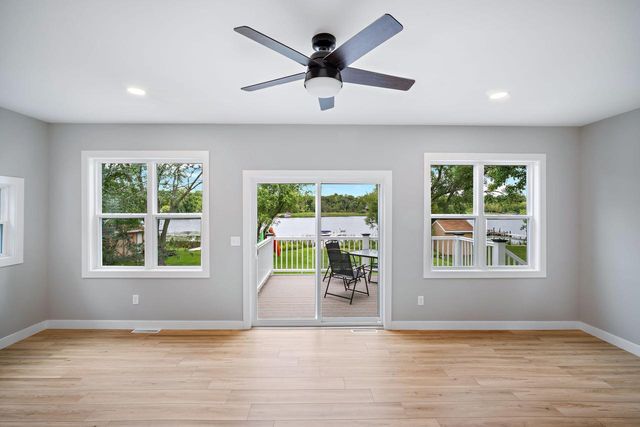 1266 E Green Lake DRIVE, West Bend, WI 53090