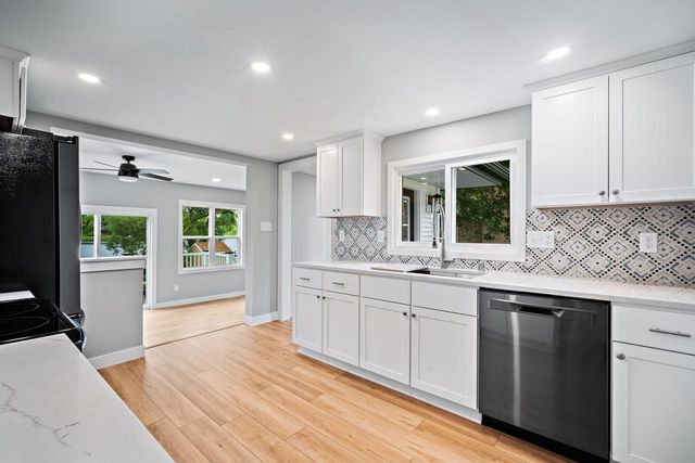 1266 E Green Lake DRIVE, West Bend, WI 53090