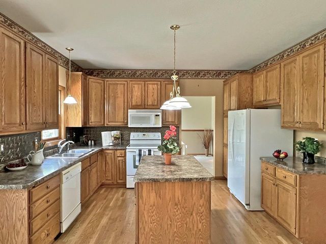 6361 Beckman Court, Inver Grove Heights, MN 55077