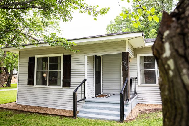508 Fleming St., Mount Vernon, TX 75457