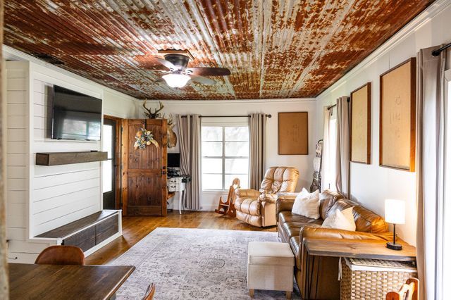 508 Fleming St., Mount Vernon, TX 75457