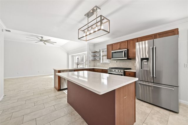 6909 Bay City BND, Austin, TX 78725