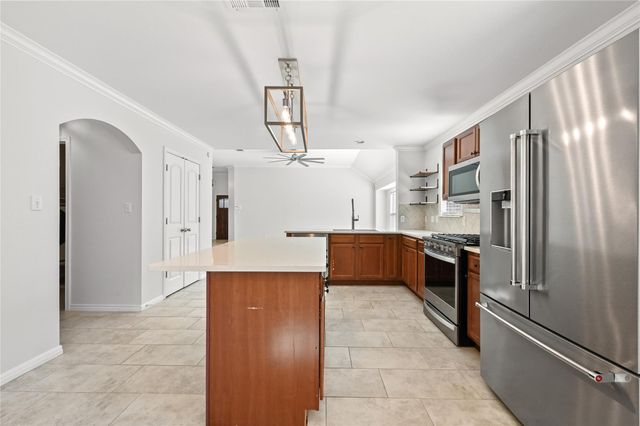 6909 Bay City BND, Austin, TX 78725