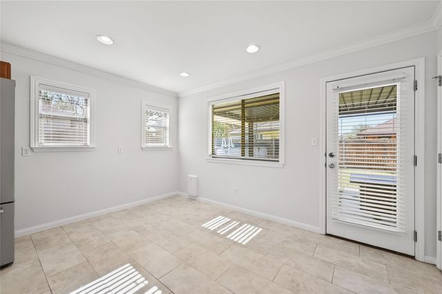 6909 Bay City BND, Austin, TX 78725