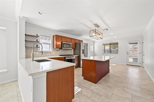 6909 Bay City BND, Austin, TX 78725