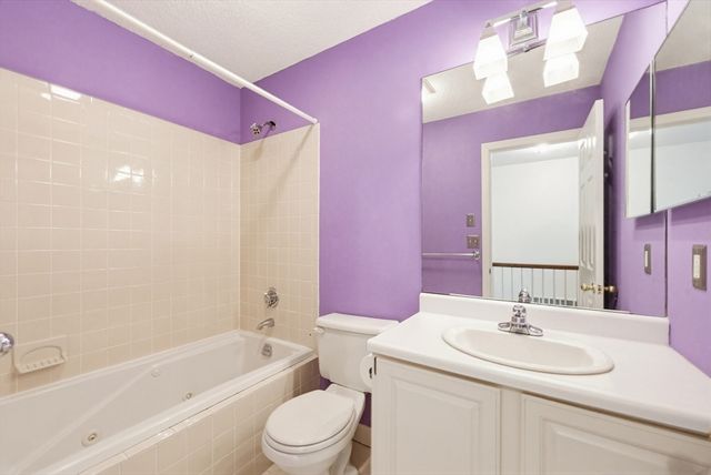 6 Balcom Dr., Foxboro, MA 02035