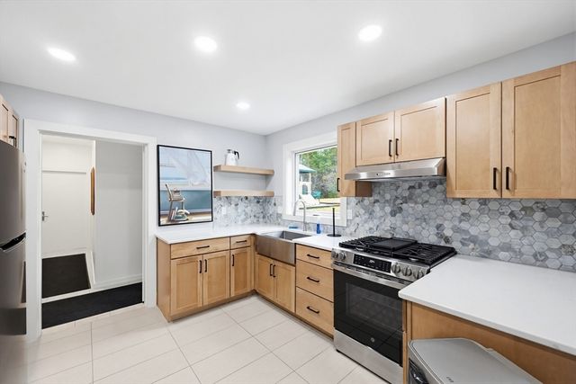 6 Balcom Dr., Foxboro, MA 02035