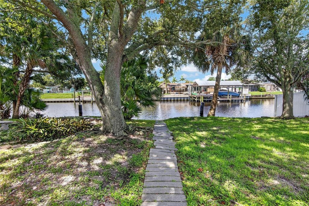 Image 1 of property listing at 10718 DRUMMOND RD, Tampa, FL 33615