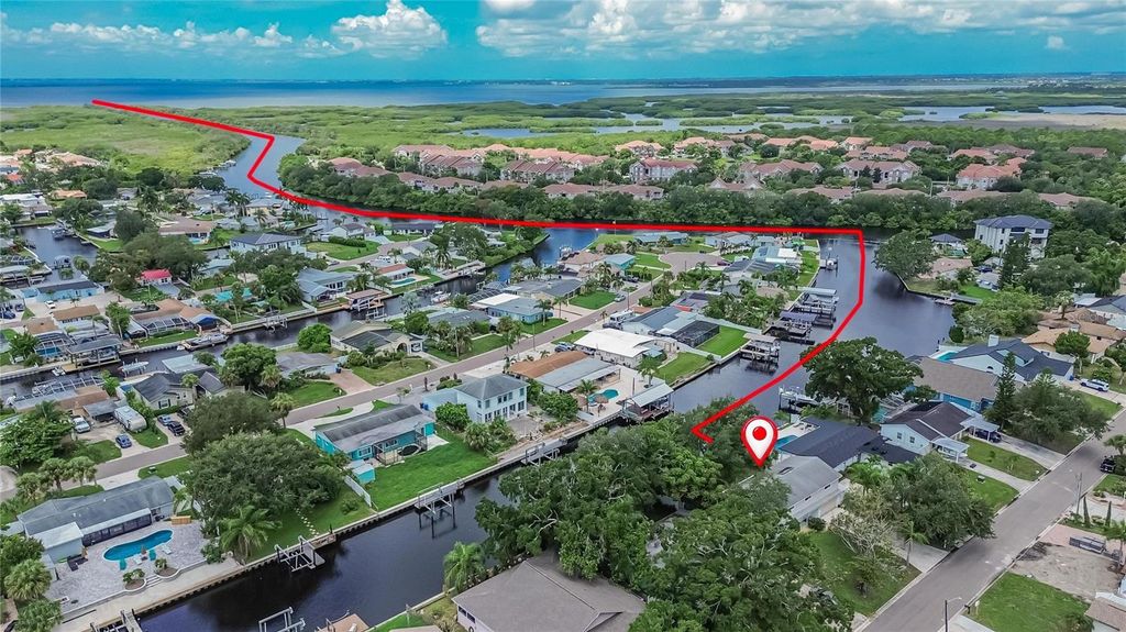 Image 11 of property listing at 10718 DRUMMOND RD, Tampa, FL 33615