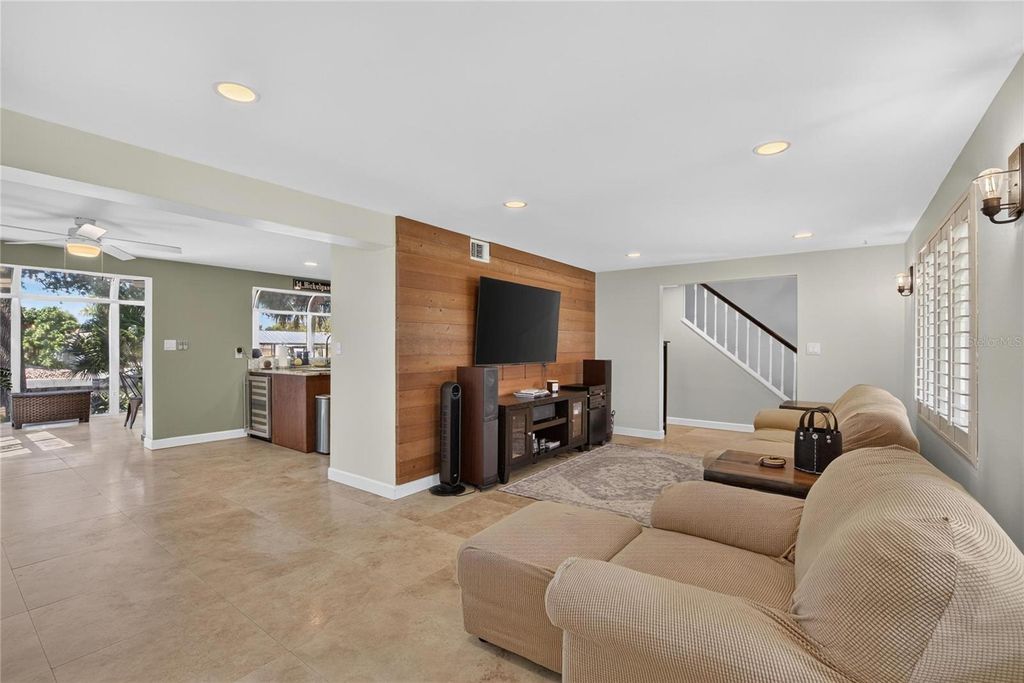 Image 15 of property listing at 10718 DRUMMOND RD, Tampa, FL 33615
