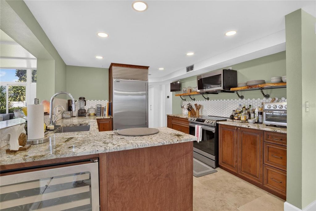 Image 19 of property listing at 10718 DRUMMOND RD, Tampa, FL 33615