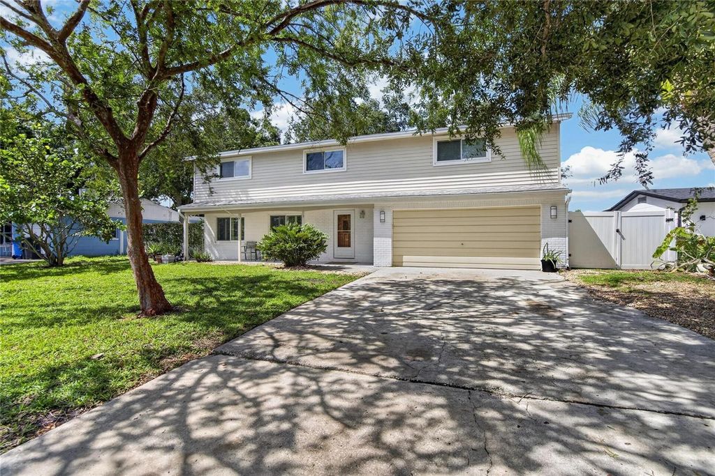 Image 3 of property listing at 10718 DRUMMOND RD, Tampa, FL 33615