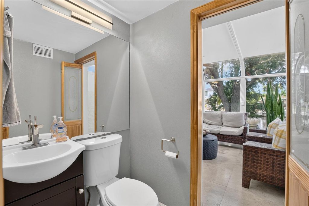 Image 25 of property listing at 10718 DRUMMOND RD, Tampa, FL 33615
