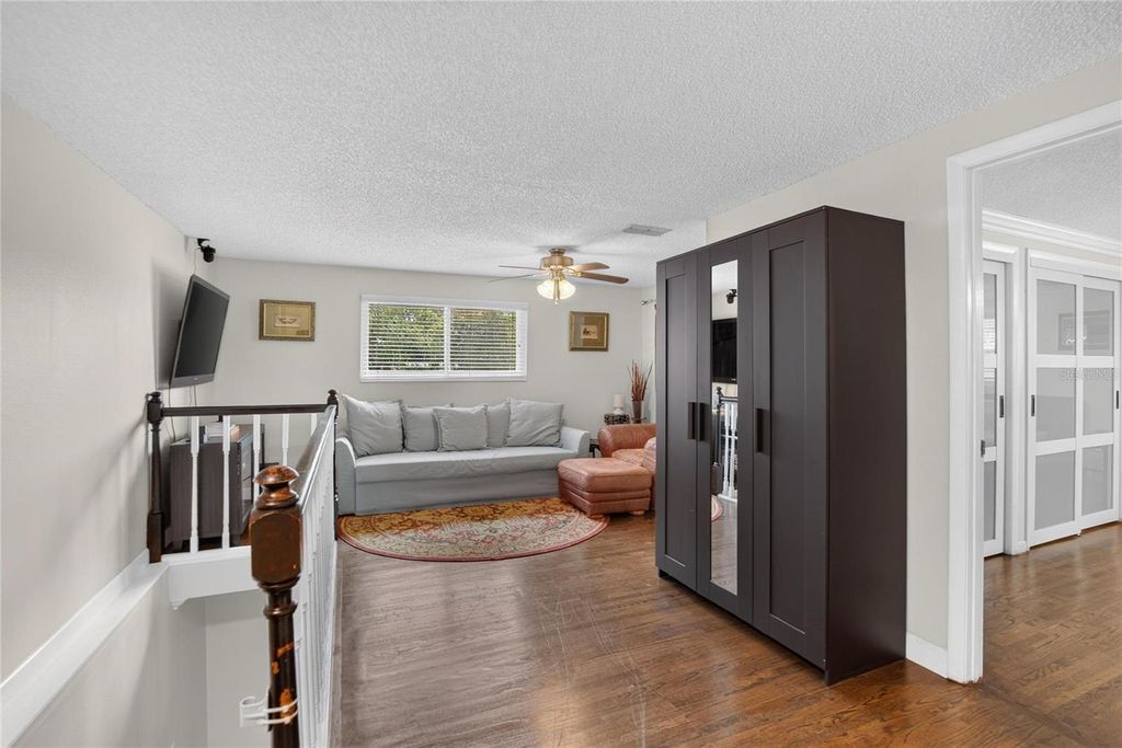 Image 26 of property listing at 10718 DRUMMOND RD, Tampa, FL 33615