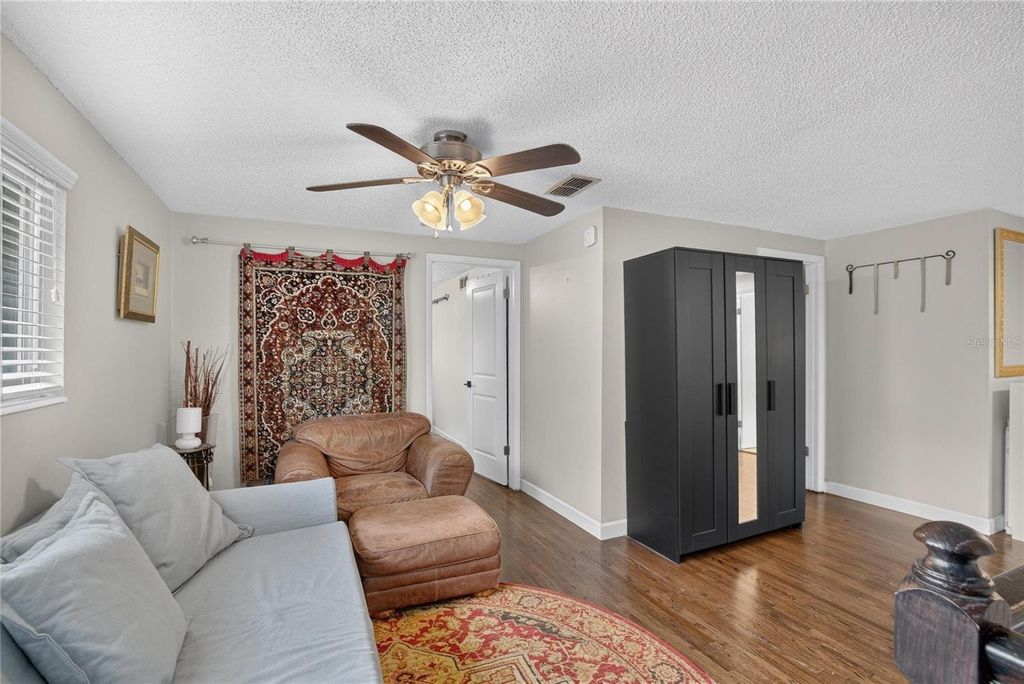 Image 27 of property listing at 10718 DRUMMOND RD, Tampa, FL 33615