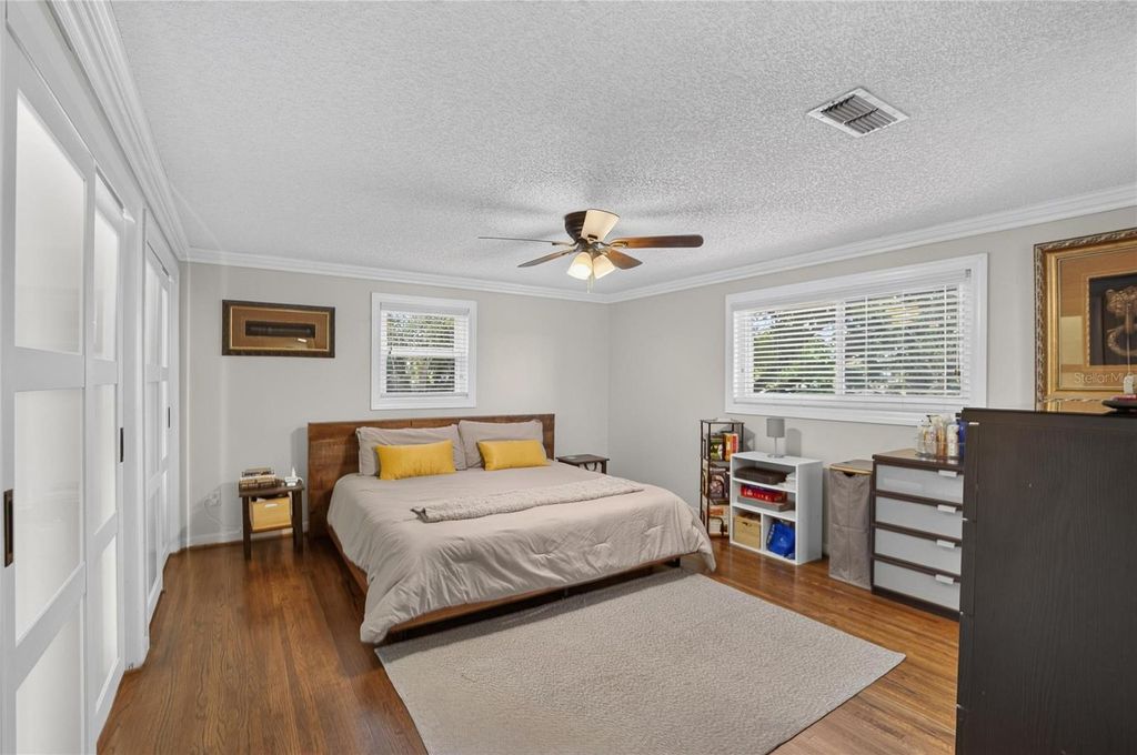 Image 28 of property listing at 10718 DRUMMOND RD, Tampa, FL 33615