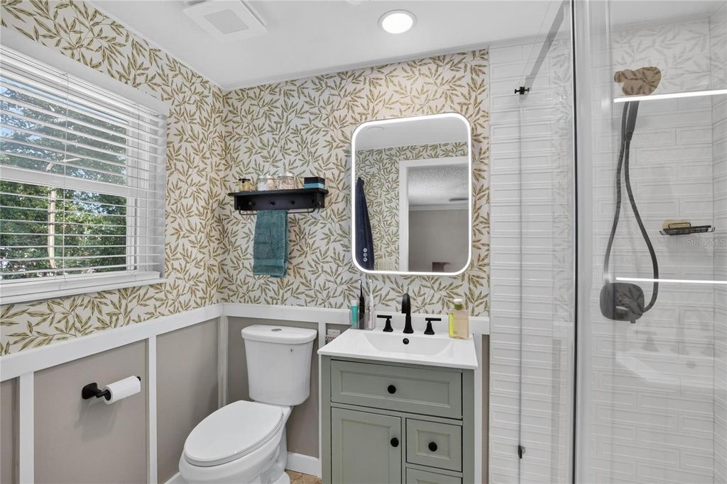 Image 30 of property listing at 10718 DRUMMOND RD, Tampa, FL 33615