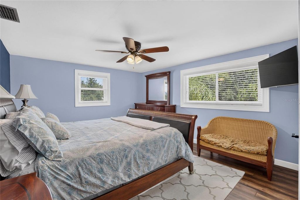 Image 34 of property listing at 10718 DRUMMOND RD, Tampa, FL 33615