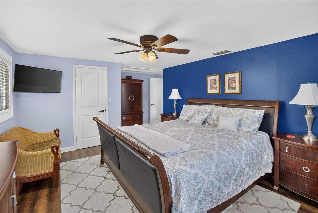 Image 35 of property listing at 10718 DRUMMOND RD, Tampa, FL 33615