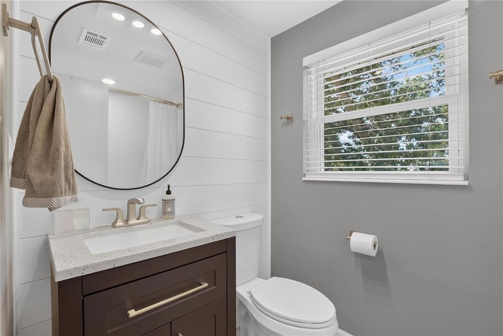 Image 36 of property listing at 10718 DRUMMOND RD, Tampa, FL 33615
