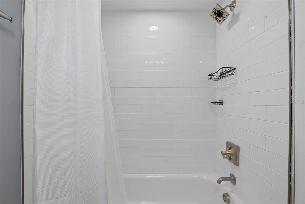 Image 37 of property listing at 10718 DRUMMOND RD, Tampa, FL 33615