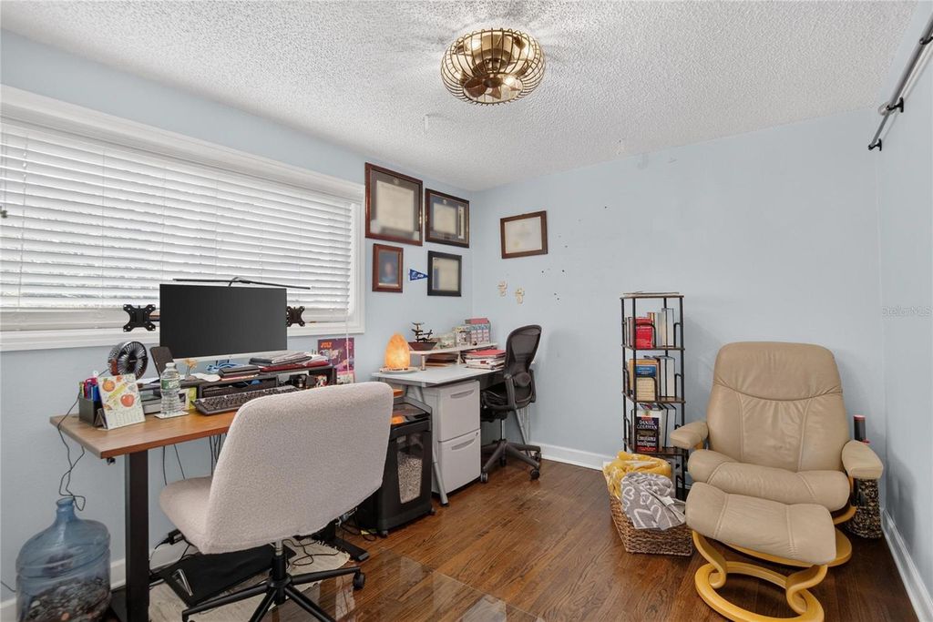 Image 38 of property listing at 10718 DRUMMOND RD, Tampa, FL 33615