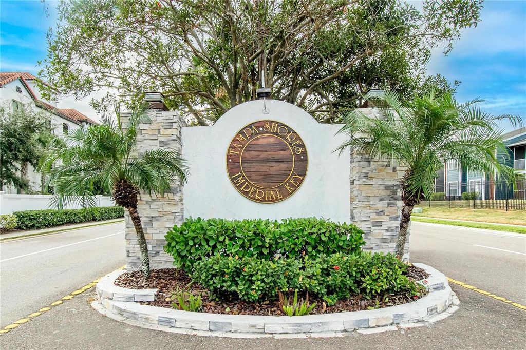 Image 40 of property listing at 10718 DRUMMOND RD, Tampa, FL 33615