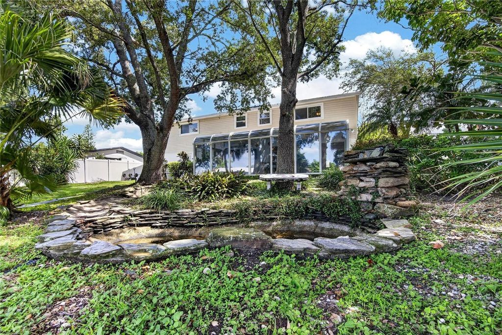 Image 7 of property listing at 10718 DRUMMOND RD, Tampa, FL 33615