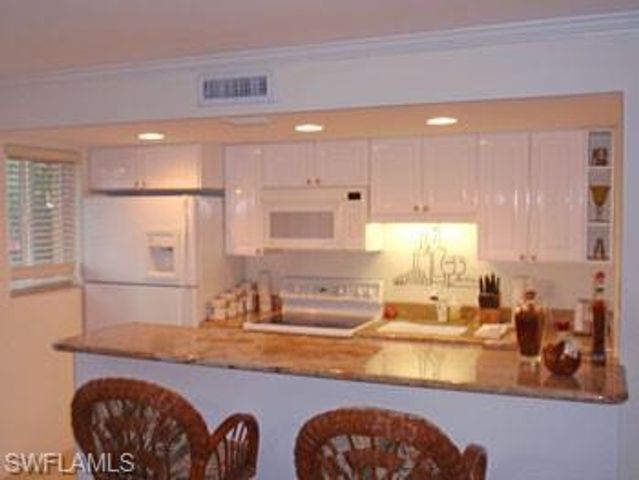 480 5th ST S 202, Naples, FL 34102