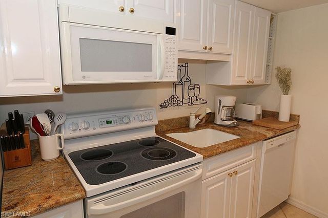 480 5th ST S 202, Naples, FL 34102