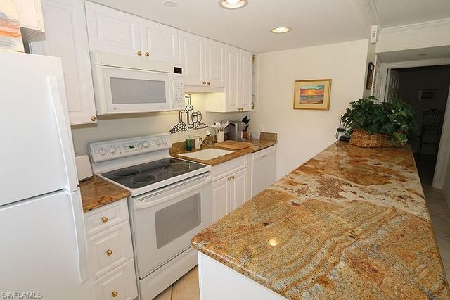 480 5th ST S 202, Naples, FL 34102