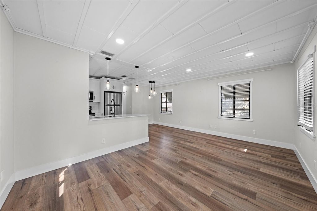 Image 4 of property listing at 804 MASSACHUSETTS AVENUE, St Cloud, FL 34769