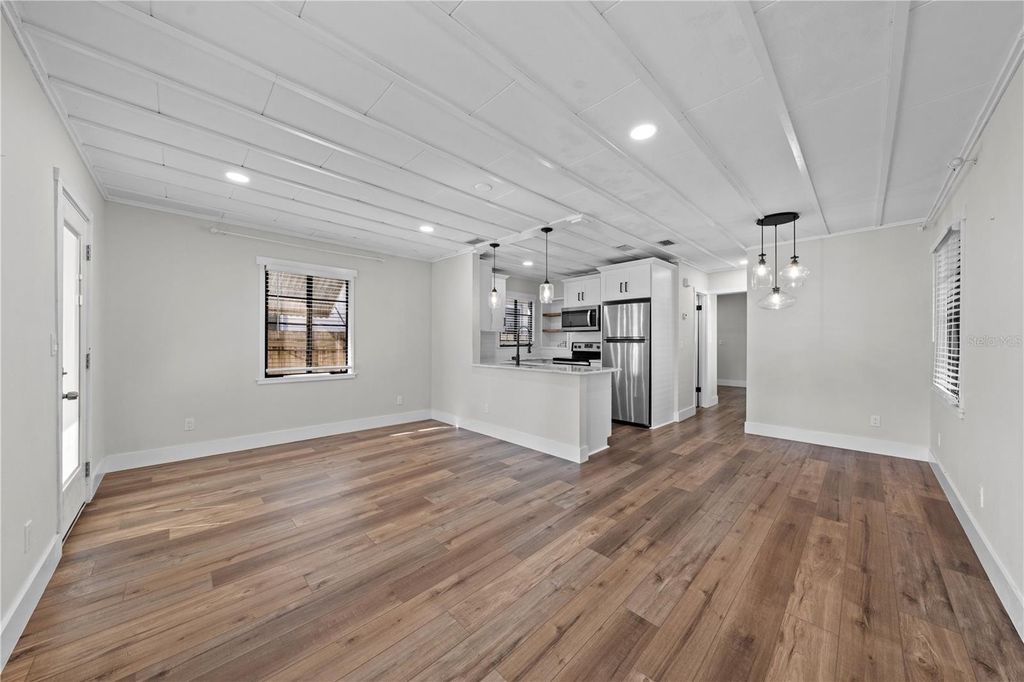 Image 6 of property listing at 804 MASSACHUSETTS AVENUE, St Cloud, FL 34769