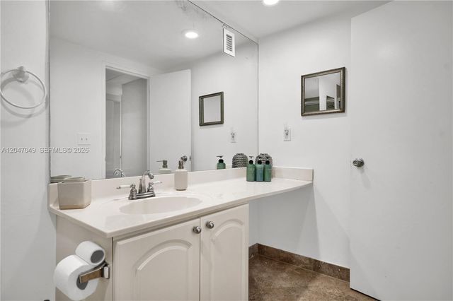 4001 S Ocean Drive 11M, Hollywood, FL 33019