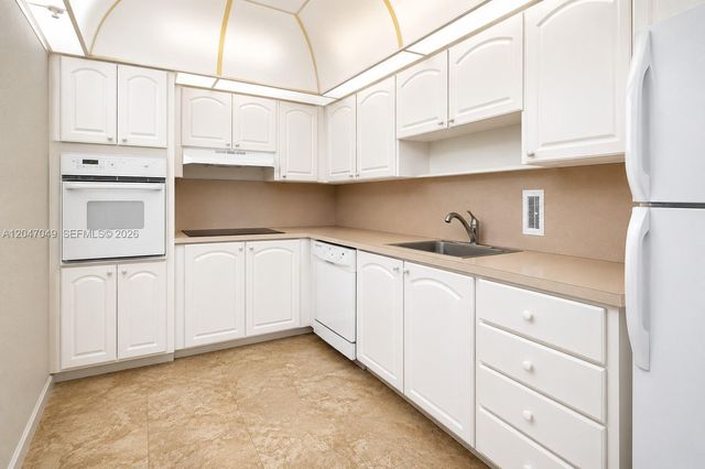 4001 S Ocean Drive 11M, Hollywood, FL 33019