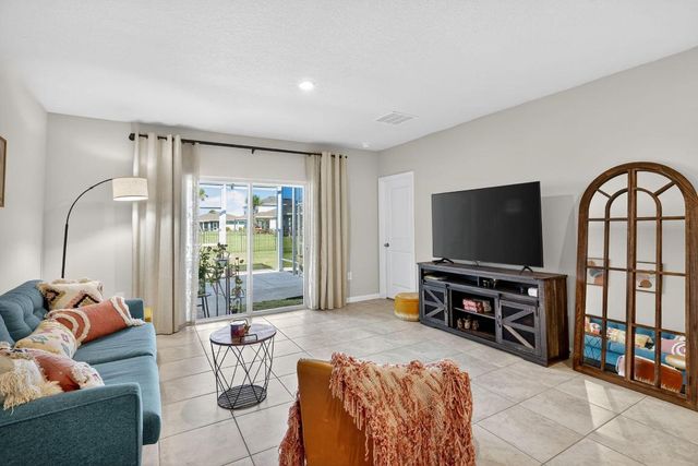 806 Persimmon Place, Fort Pierce, FL 34981