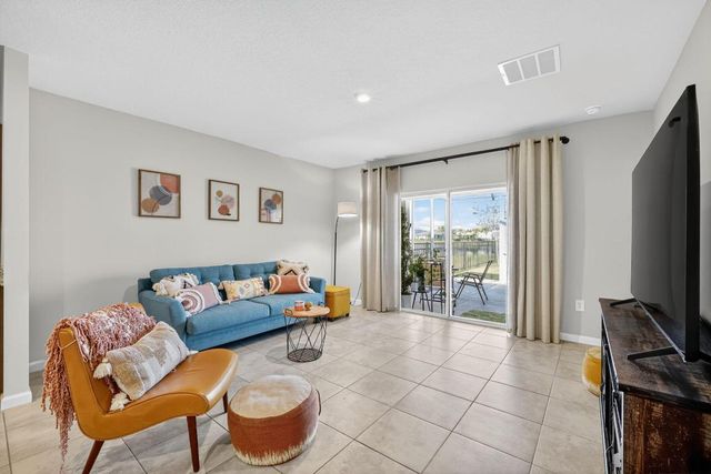 806 Persimmon Place, Fort Pierce, FL 34981