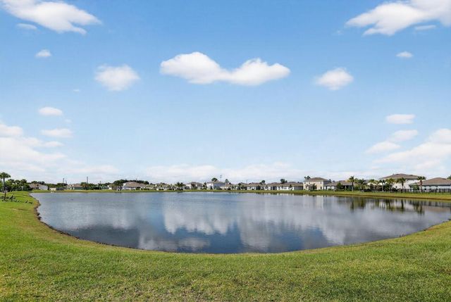 806 Persimmon Place, Fort Pierce, FL 34981