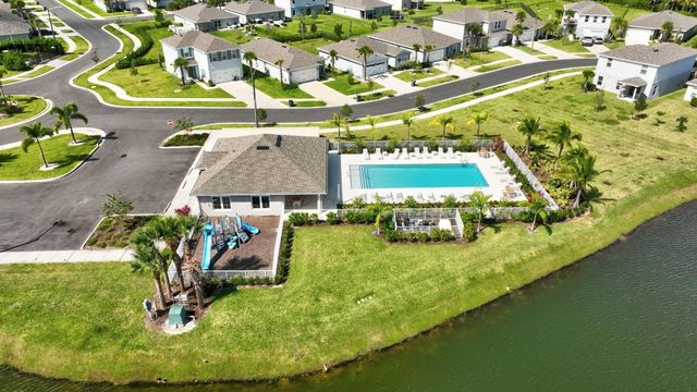 806 Persimmon Place, Fort Pierce, FL 34981