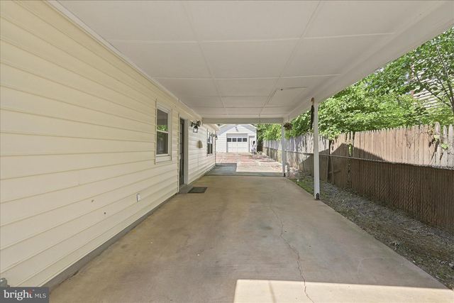 104 LAMBERT DR, Manassas Park, VA 20111